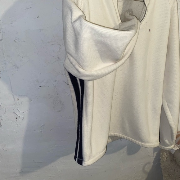 Tommy Hilfiger - Picture 4 of 6